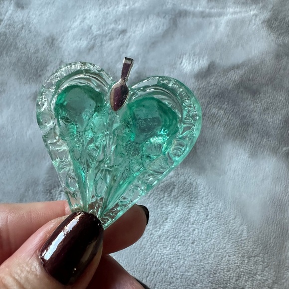 Gorgeous one of a kind, handcrafted bird skull heart necklace - Picture 6 of 9